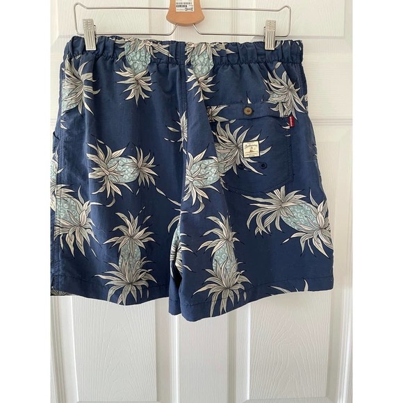 Tommy Bahama Short - Picture 5 of 6